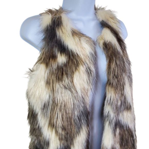 Faux fur vest with knit panel backing  / Women's Small - Picture 2 of 6